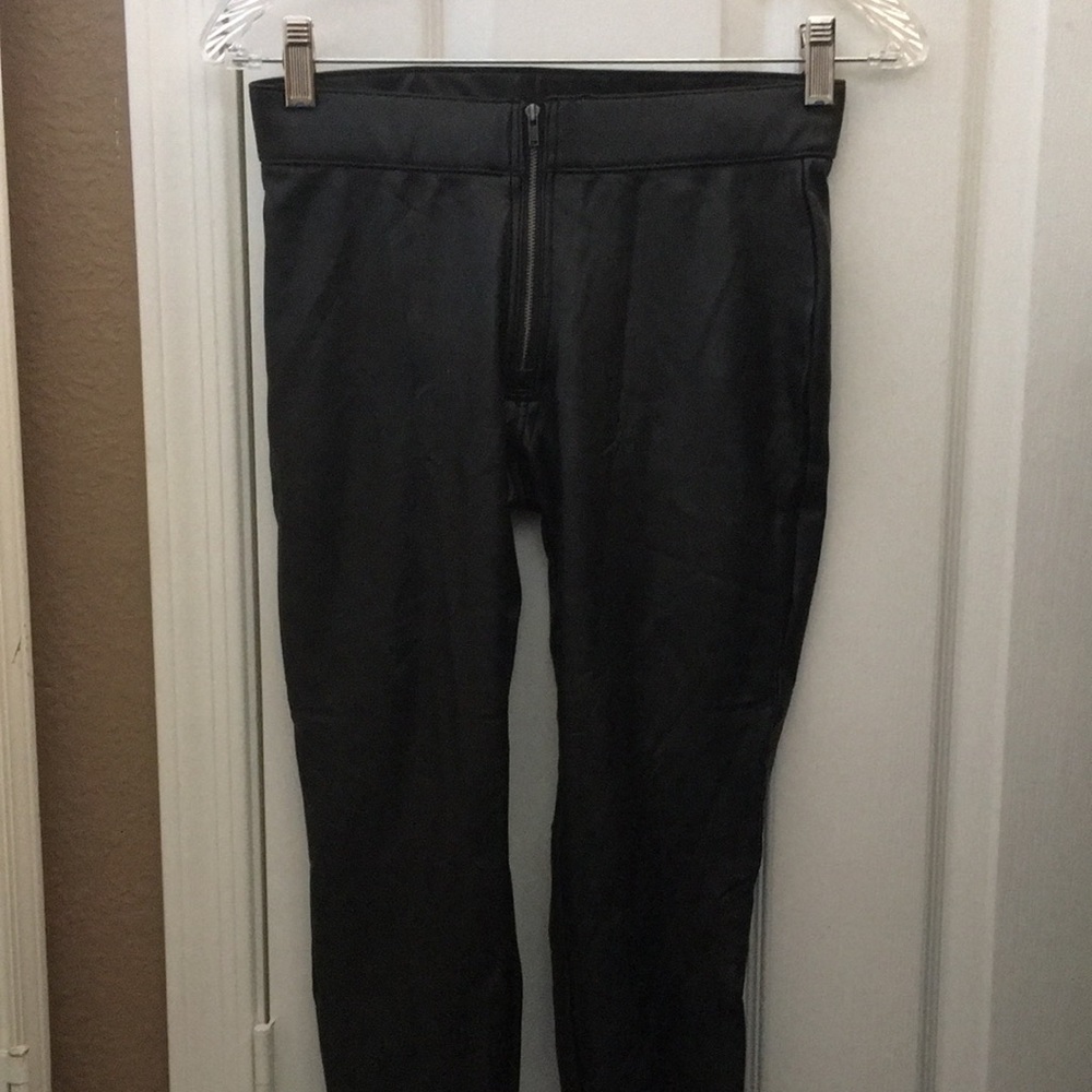 Ladies NWT Hue Leather-like Slacks (S)